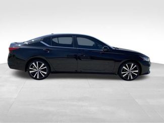 Used 2021 Nissan Altima 2.5 SR w/ SR Premium Package FWD video 2