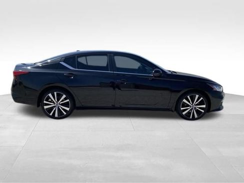 Used 2021 Nissan Altima 2.5 SR w/ SR Premium Package FWD image 2