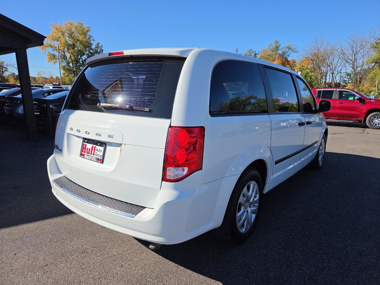 Used 2015 Dodge Grand Caravan American Value Package FWD image 3