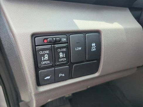Used 2016 Honda Odyssey Touring Elite image 26