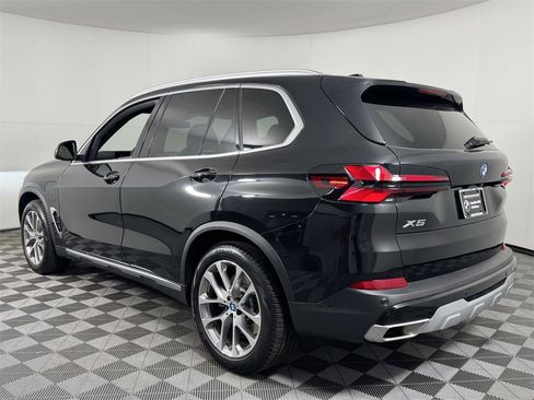 Used 2025 BMW X5 xDrive50e w/ Premium Package image 8