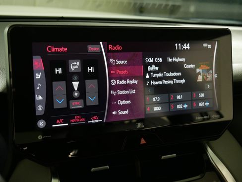 Used 2021 Toyota Venza XLE w/ Softex Package image 22