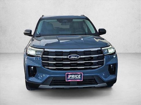 Used 2025 Ford Explorer Active w/ Active Comfort Package image 8