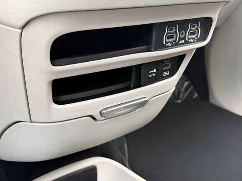 Used 2022 Chrysler Pacifica Touring-L FWD image 44