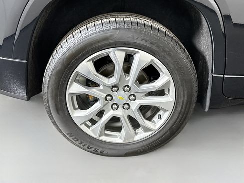 Used 2018 Chevrolet Traverse Premier w/ Driver Confidence II Package FWD image 33