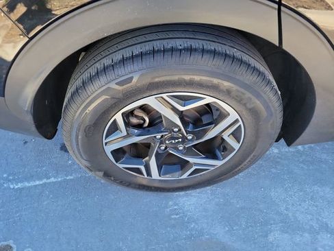 Used 2024 Kia Sportage LX image 7