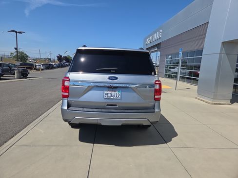 Used 2021 Ford Expedition XLT AWD/4WD image 4