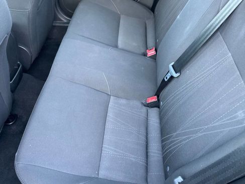 Used 2018 Ford Focus SE w/ SE Appearance Package image 8