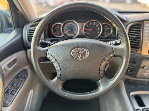 Used 2004 Toyota Land Cruiser image 33