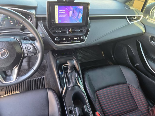 Used 2024 Toyota Corolla XSE FWD image 17