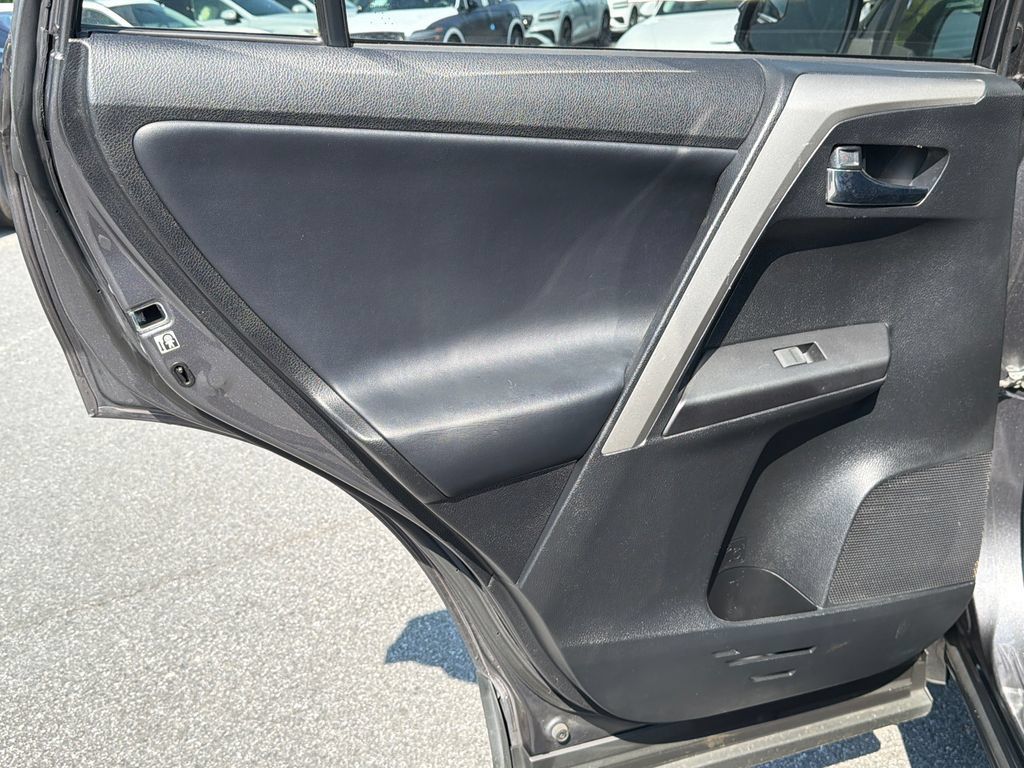Used 2016 Toyota RAV4 XLE AWD/4WD image 24
