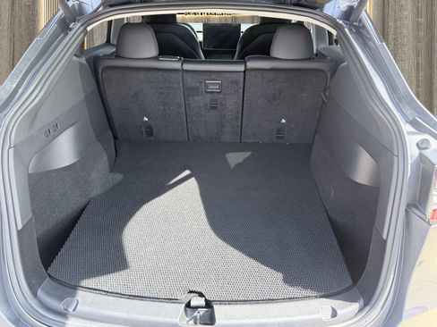 Used 2022 Tesla Model Y Performance image 9