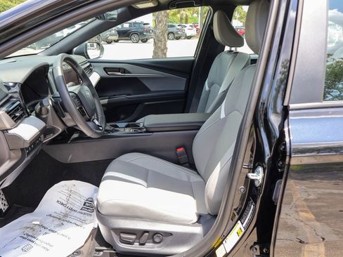 Used 2026 Toyota Camry SE w/ Convenience Package FWD image 8