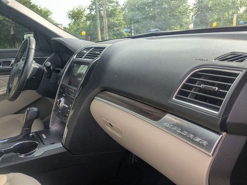 Used 2018 Ford Explorer Limited AWD/4WD image 36