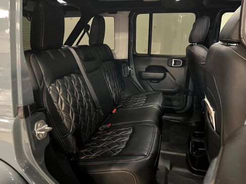 Used 2025 Jeep Wrangler Willys image 30