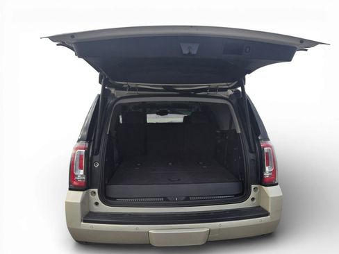 Used 2017 GMC Yukon SLT image 5