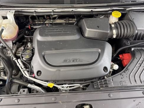 Used 2024 Chrysler Pacifica Touring-L image 21