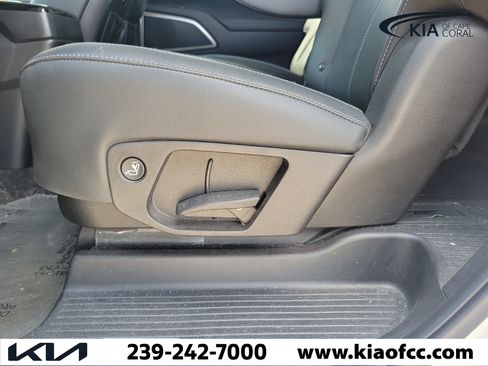 Used 2024 Kia Telluride EX w/ EX Captain's Chair Package AWD/4WD image 13