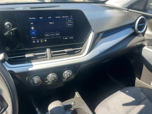 Used 2025 Chevrolet Trax LS FWD image 22
