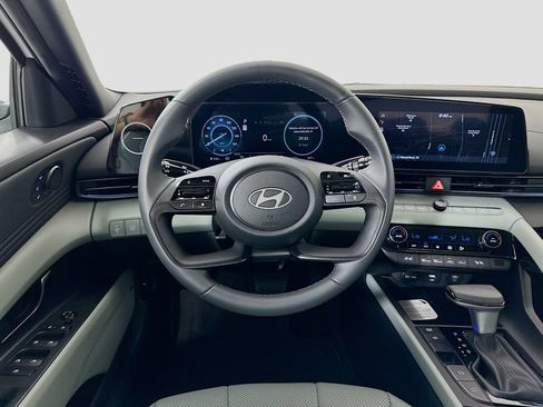 New 2026 Hyundai Elantra Limited FWD image 18