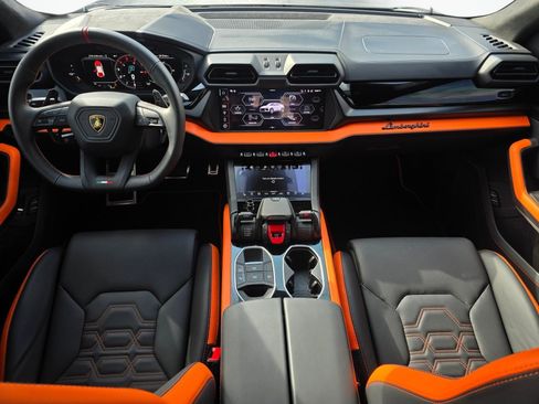 Used 2025 Lamborghini Urus SE AWD/4WD image 17