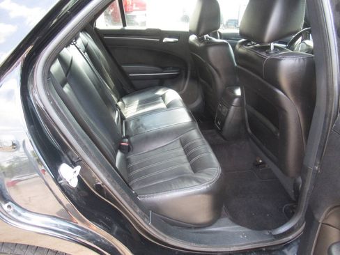 Used 2018 Chrysler 300 S w/ 300S Premium Group AWD/4WD image 8