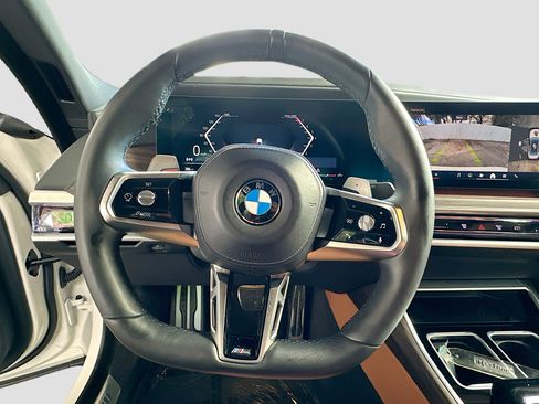 Used 2023 BMW 740i w/ Parking Assistance Package image 11
