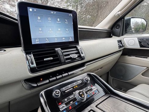 Used 2018 Lincoln Navigator Reserve w/ Technology Package image 15