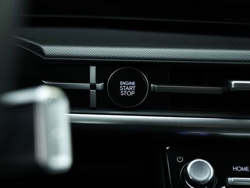 Certified 2025 Hyundai Santa Fe SEL image 38