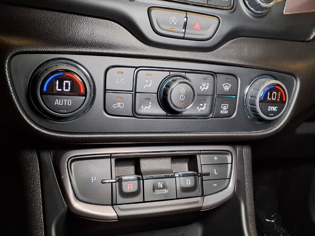 Used 2023 GMC Terrain AT4 AWD/4WD image 6