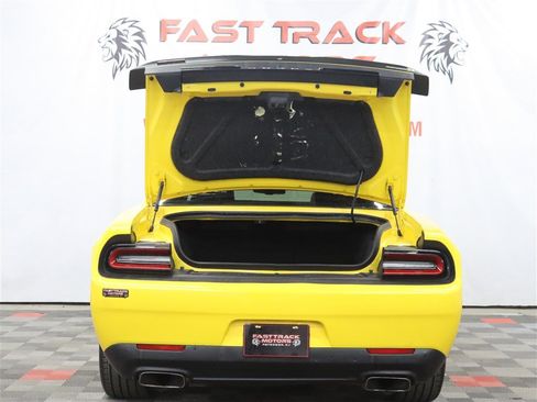 Used 2018 Dodge Challenger R/T Scat Pack RWD image 9