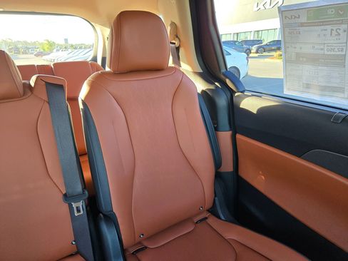 New 2026 Kia Carnival EX image 14