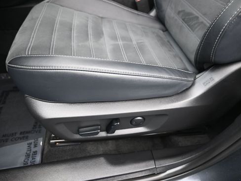 Used 2025 Mitsubishi Outlander SE image 12