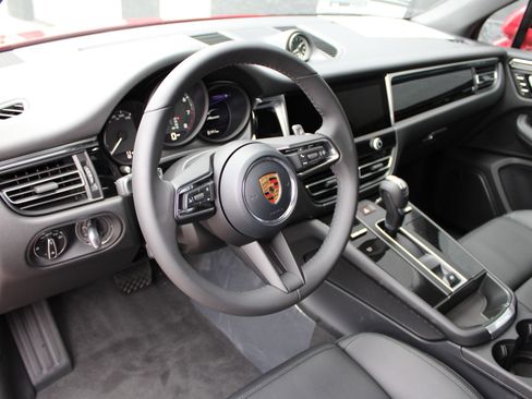 New 2026 Porsche Macan image 4