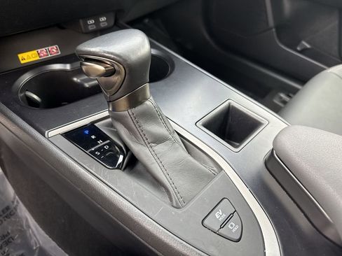 Used 2024 Lexus UX 250h AWD image 19