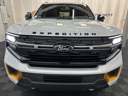 Used 2025 Ford Expedition Tremor AWD/4WD image 3