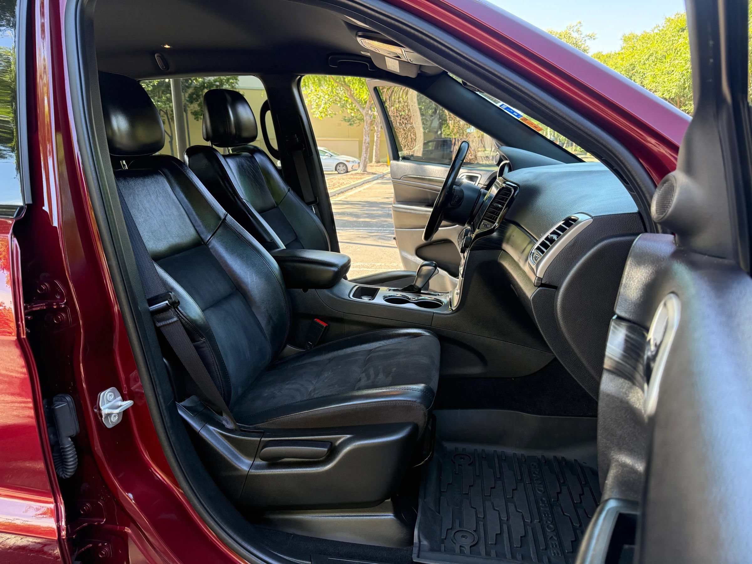 Used 2021 Jeep Grand Cherokee Laredo X RWD image 16