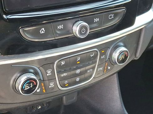 Used 2023 Chevrolet Traverse LT image 23