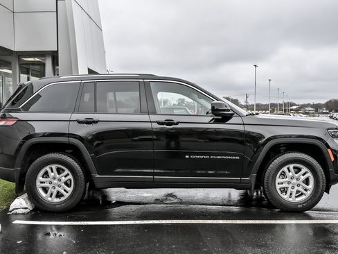 Used 2022 Jeep Grand Cherokee Laredo w/ Luxury Tech Group I image 9
