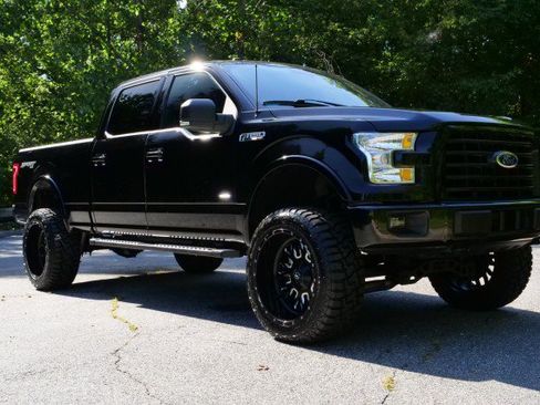 Used 2017 Ford F150 XLT w/ Equipment Group 302A Luxury AWD/4WD image 4