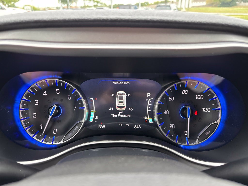 New 2027 Chrysler Pacifica Select FWD image 38