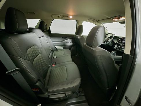 Used 2024 Nissan Pathfinder SV image 26