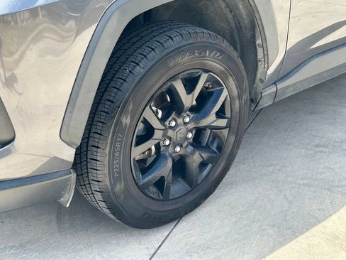 Used 2021 Toyota RAV4 LE FWD image 9
