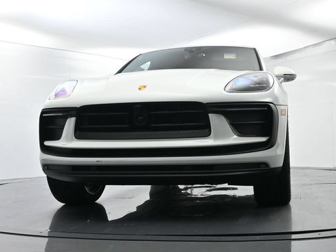 Certified 2025 Porsche Macan AWD/4WD image 54