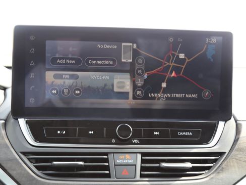 Used 2025 Nissan Altima 2.5 SL FWD image 12