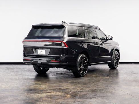 Used 2025 Lincoln Navigator Black Label AWD/4WD image 21