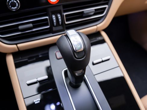Used 2026 Porsche Macan AWD/4WD image 21