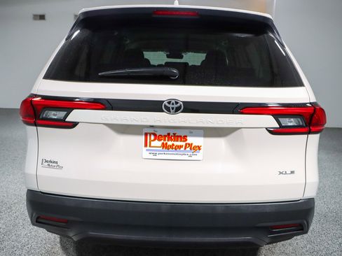 Used 2024 Toyota Grand Highlander XLE image 8