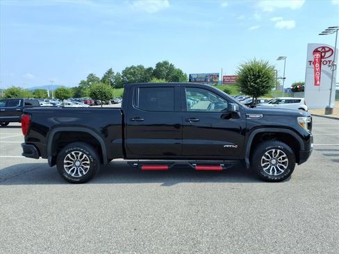 Used 2021 GMC Sierra 1500 AT4 w/ AT4 Value Package AWD/4WD image 3