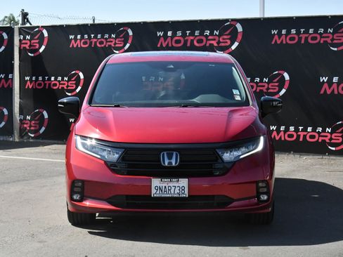 Used 2024 Honda Odyssey Sport image 2